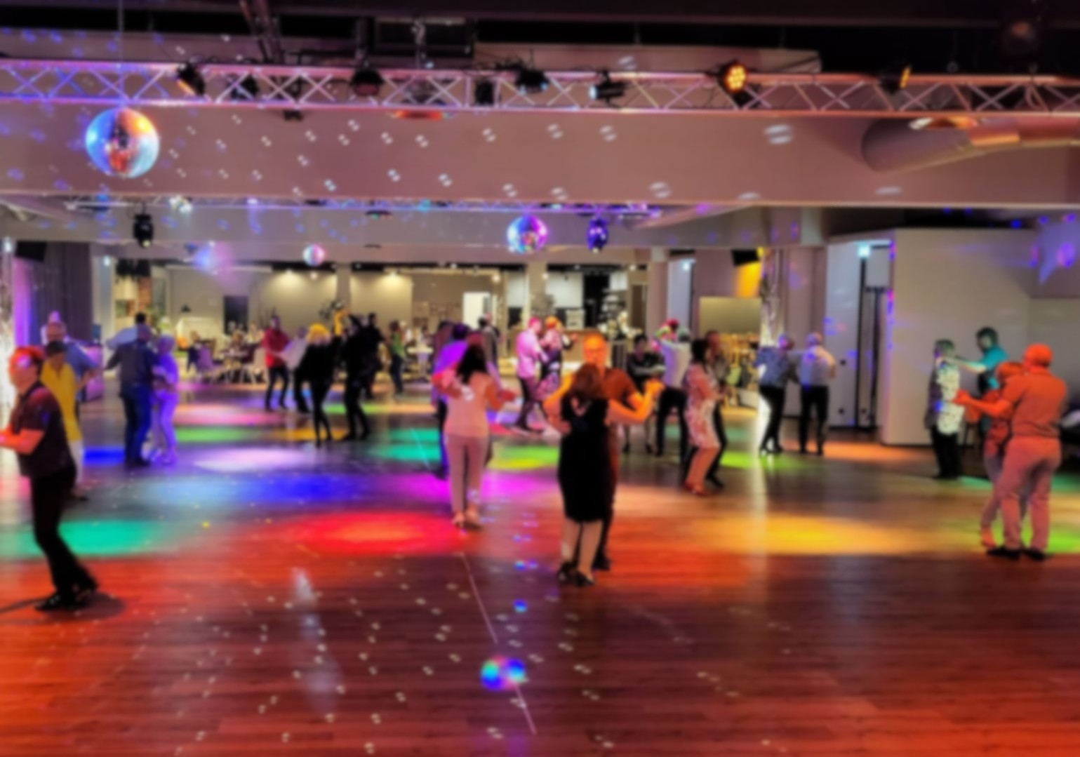 Tanzbegeisterte in der tanzschule Tanzparty Tanzball